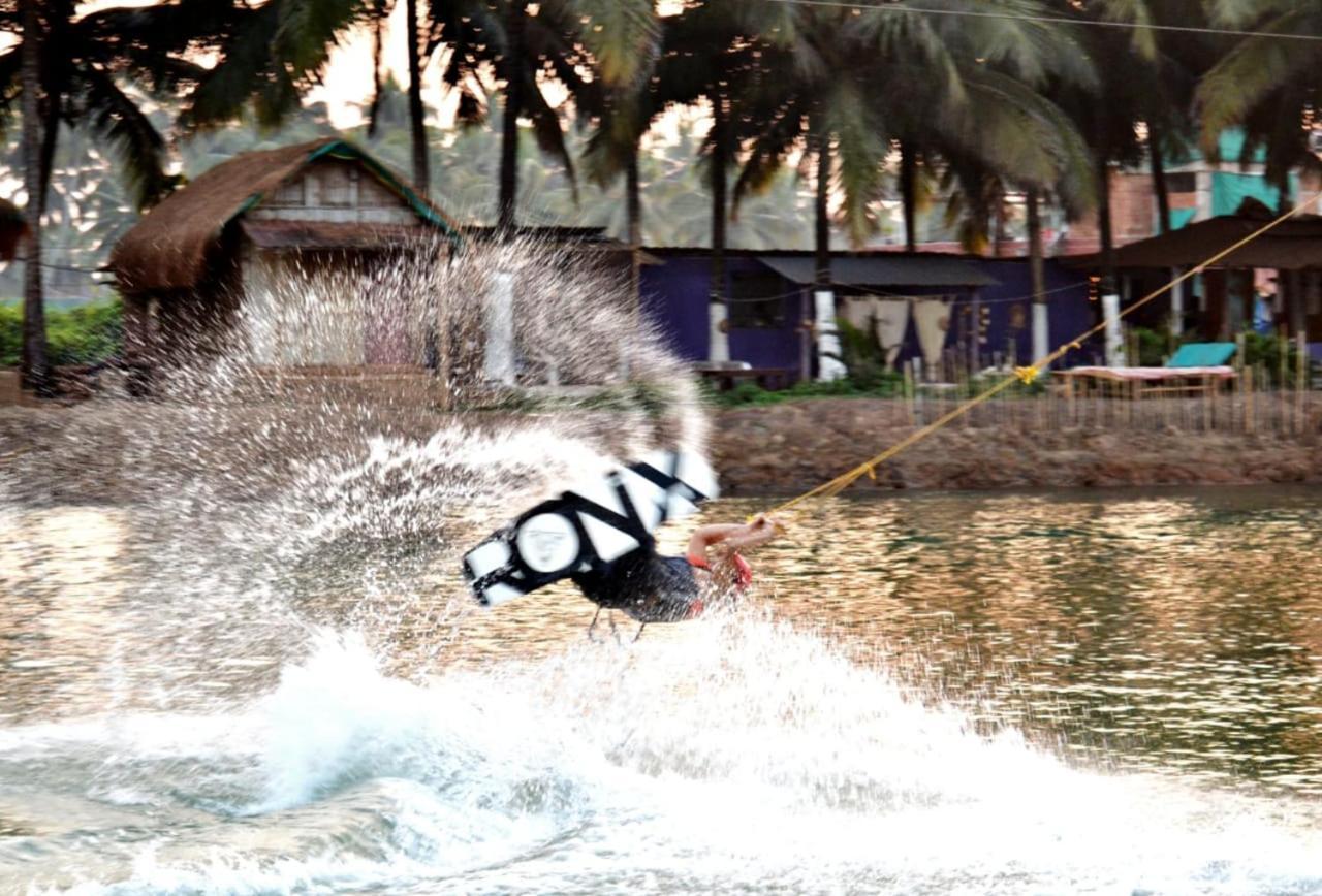 Wake Park Goa Hotell Arambol Eksteriør bilde